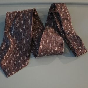 (J28) Perry Ellis Brown and White Patterned Tie